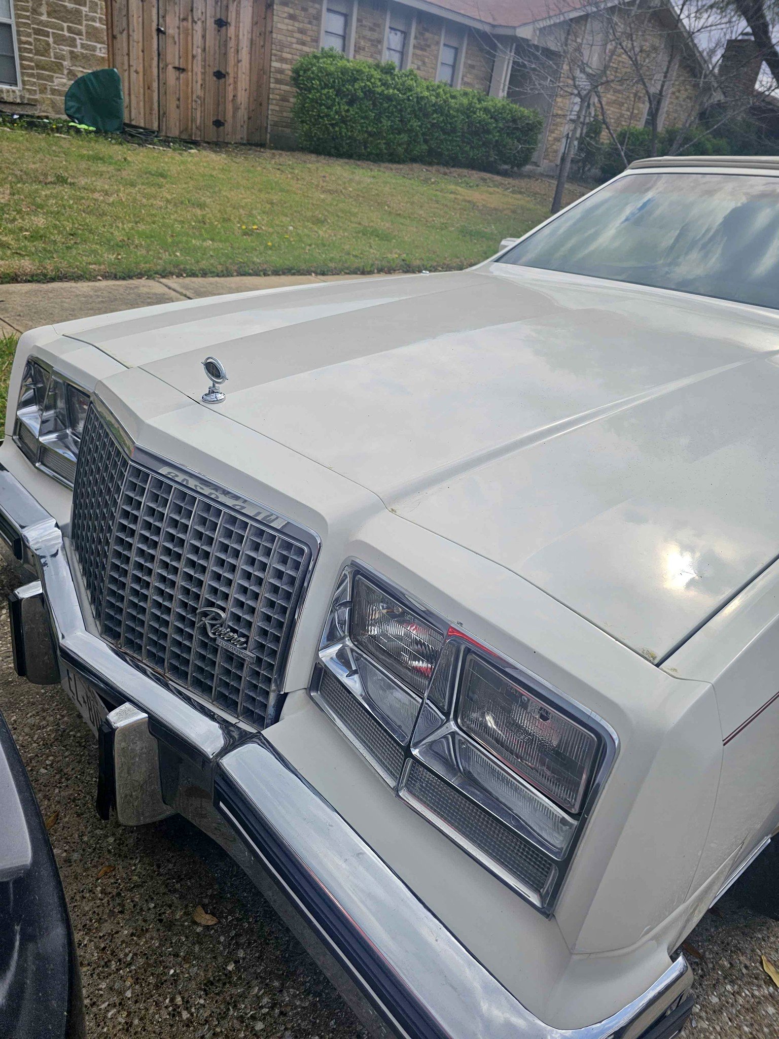 1983 Buick Riviera - Coupe 2D