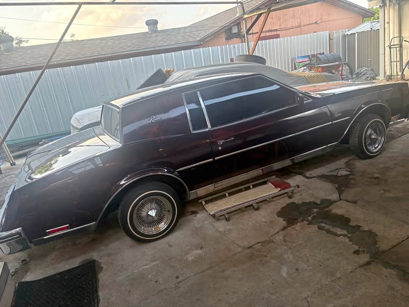 1985 Buick Riviera - Coupe 2D