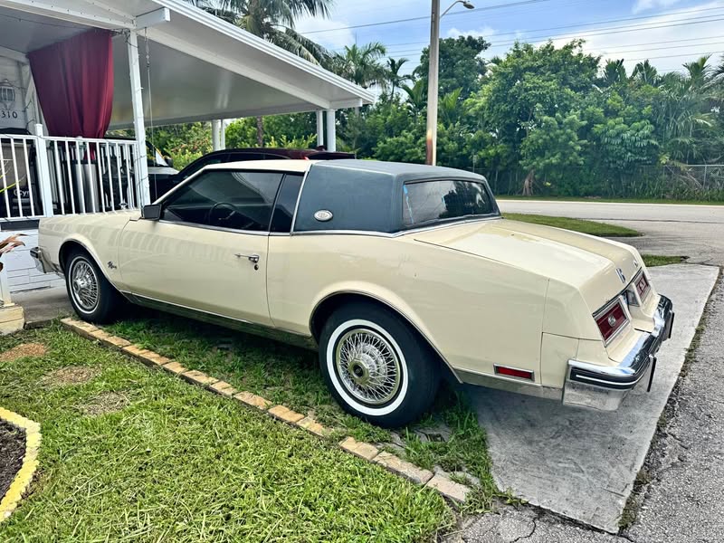 1983 Buick Riviera - Coupe 2D