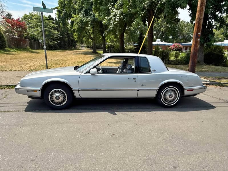 1990 Buick Riviera - Coupe 2D