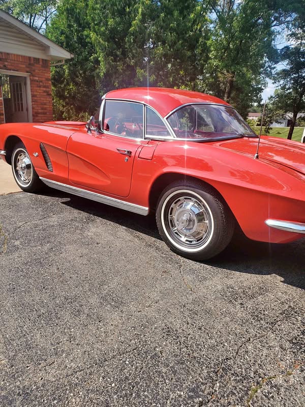1962 Chevrolet Corvette Convertible 2D