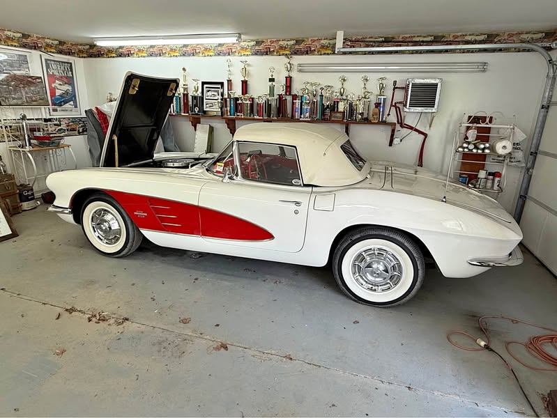 1961 Chevrolet Corvette - Convertible 2D