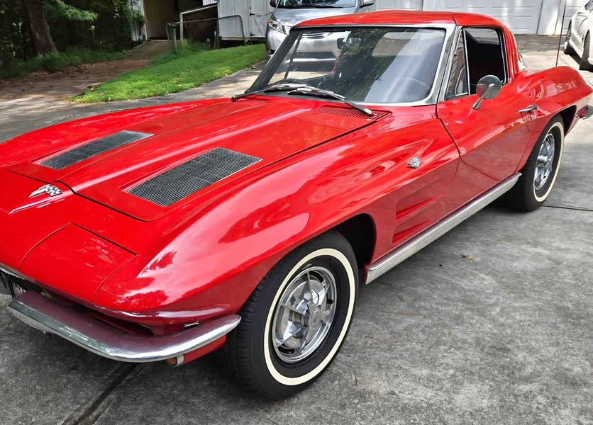 1963 Chevrolet Corvette - Stingray Coupe 2D