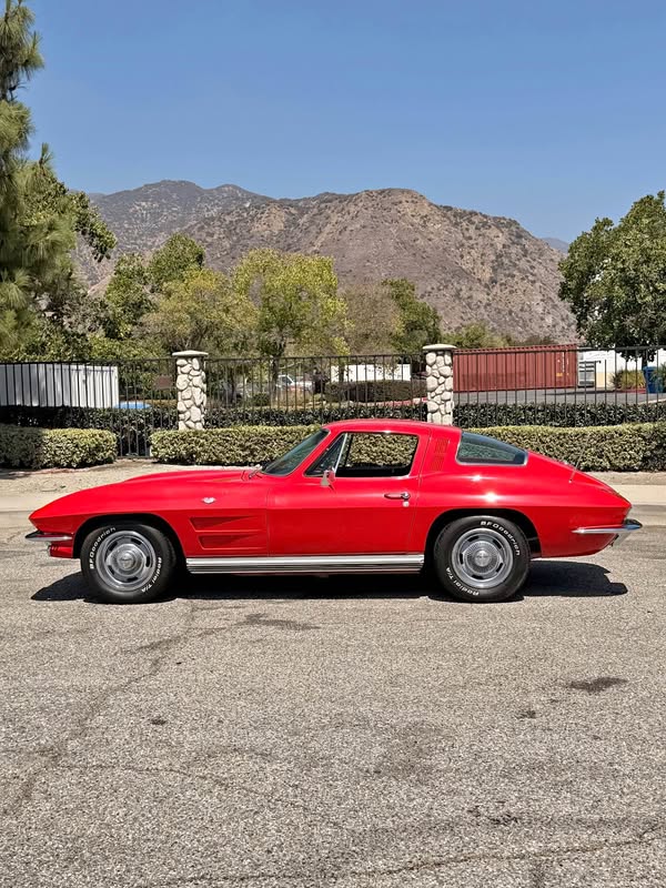 1964 Chevrolet Corvette - Coupe