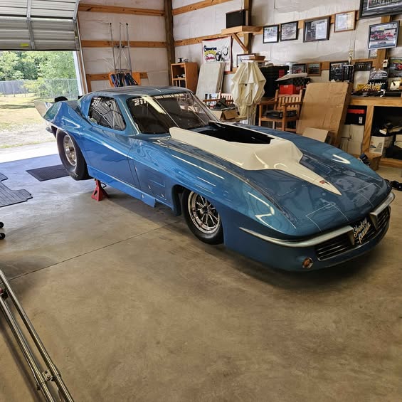 1963 Chevrolet Corvette Coupe 2D