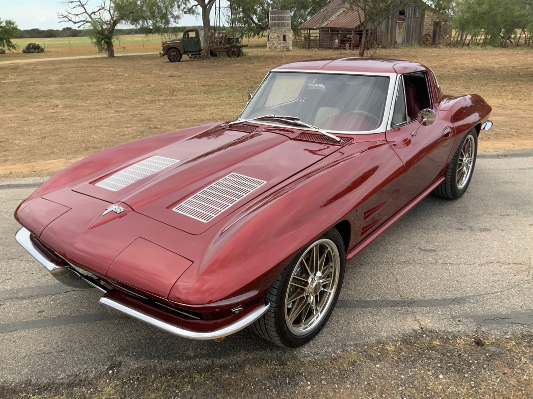 1963 Chevrolet Corvette SPLIT WINDOW COUPE RESTOMOD