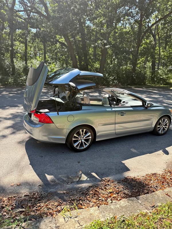 2011 Volvo C70 - Convertible 2D