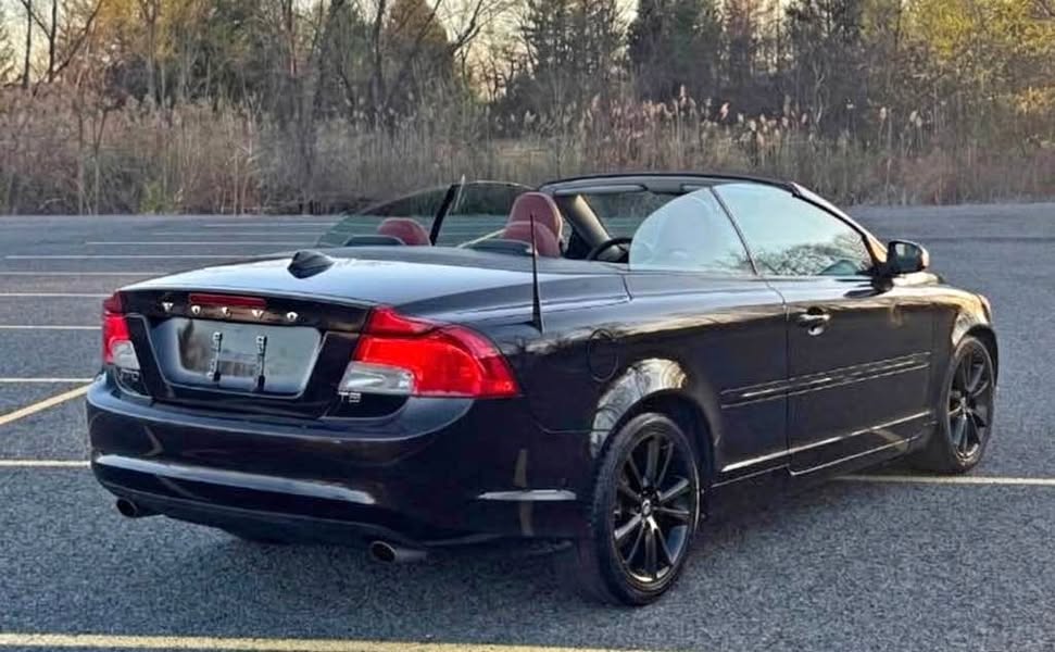 2013 Volvo C70 - T5 Premier Plus Convertible 2D