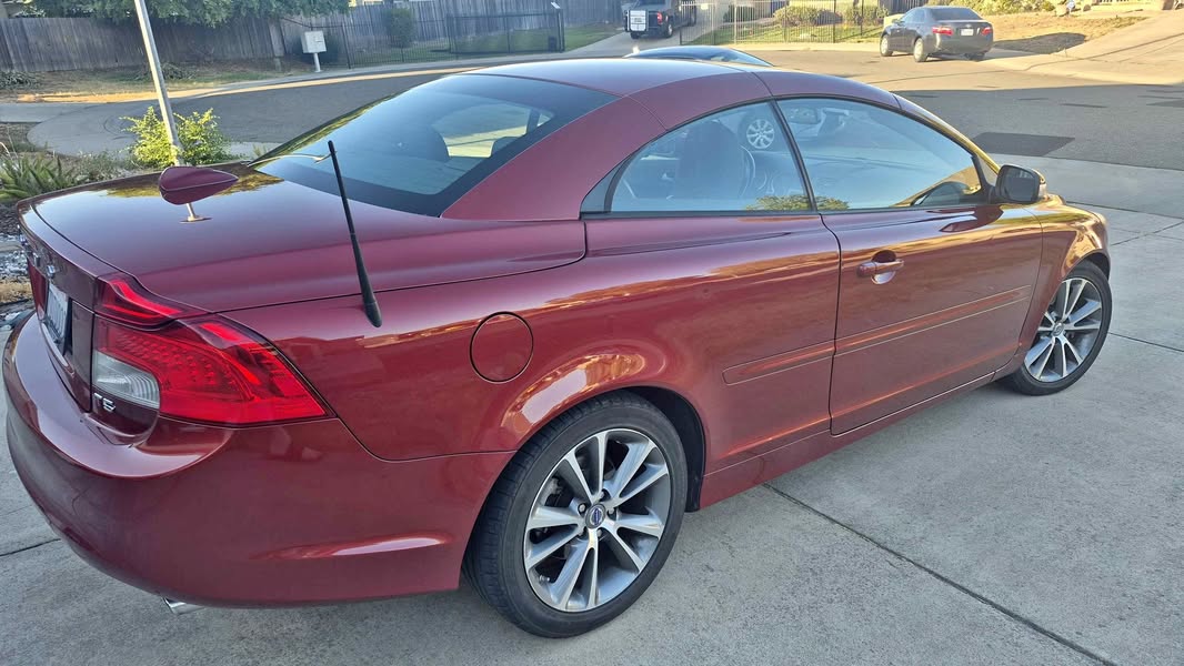 2011 Volvo C70 - LT Convertible 2D