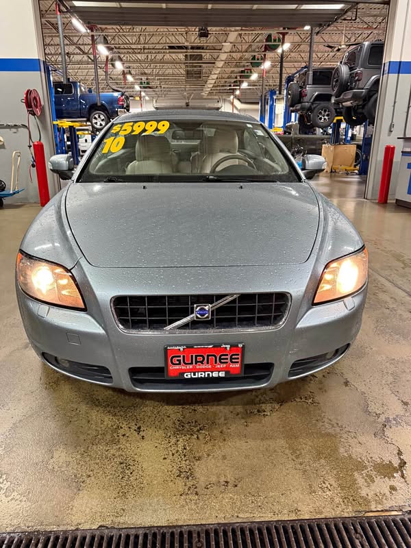 2010 Volvo C70 - T5 Convertible 2D