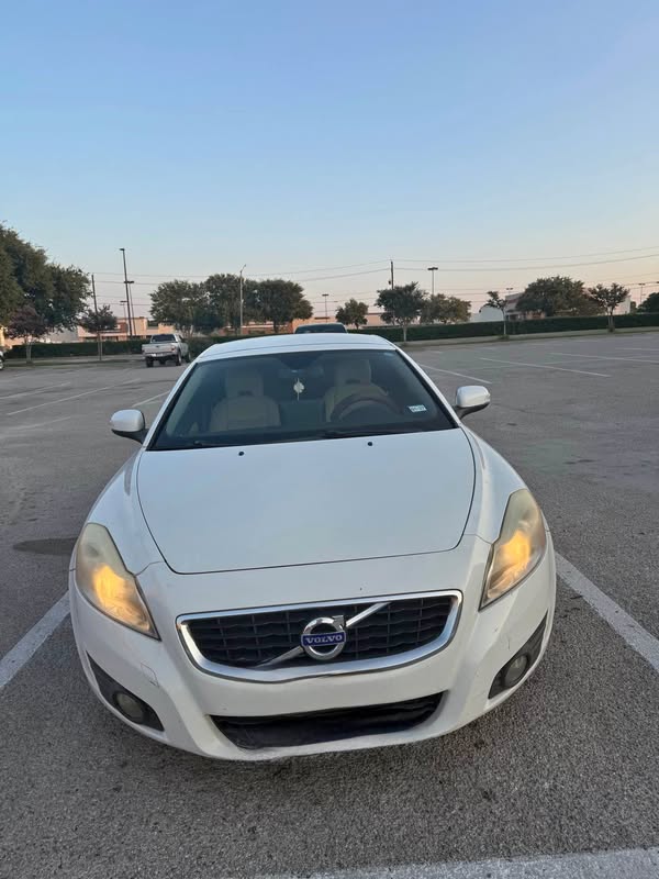 2011 Volvo C70 - T5 Convertible 2D