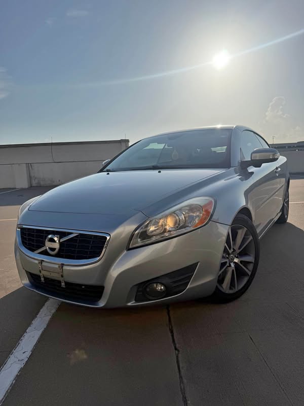 2012 Volvo C70 - T5 Premier Plus Convertible 2D