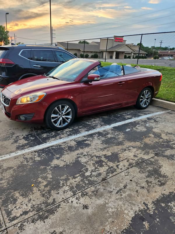 2011 Volvo C70 - T5 Convertible 2D