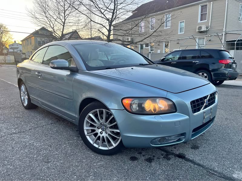 2009 Volvo C70 T5 Premier Plus Convertible 2D