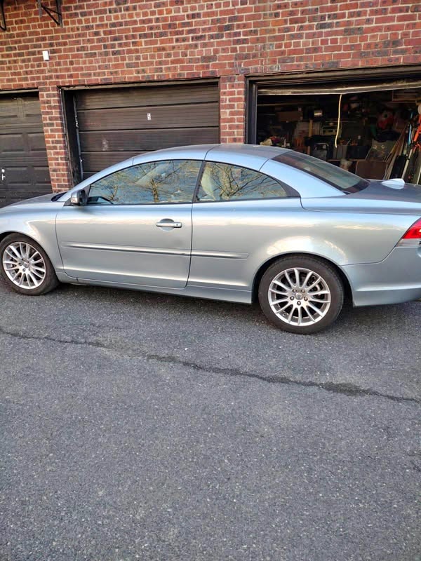 2009 Volvo C70 - T5 Convertible 2D