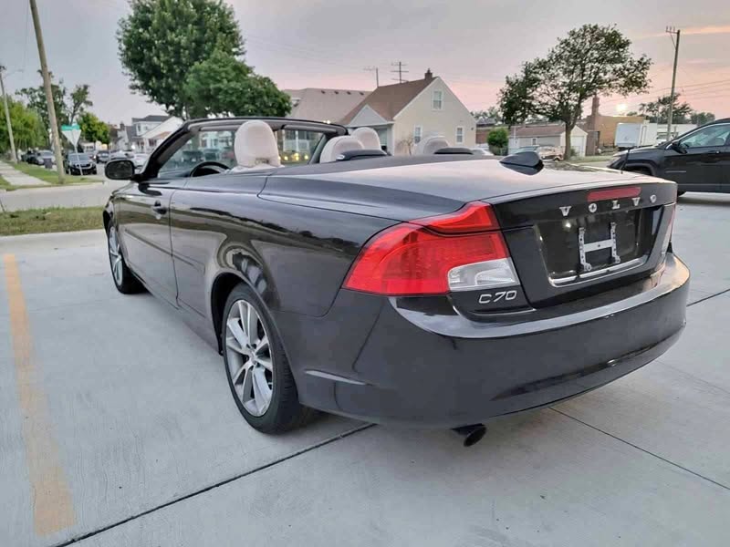 2011 Volvo C70 - T5 Platinum Convertible 2D