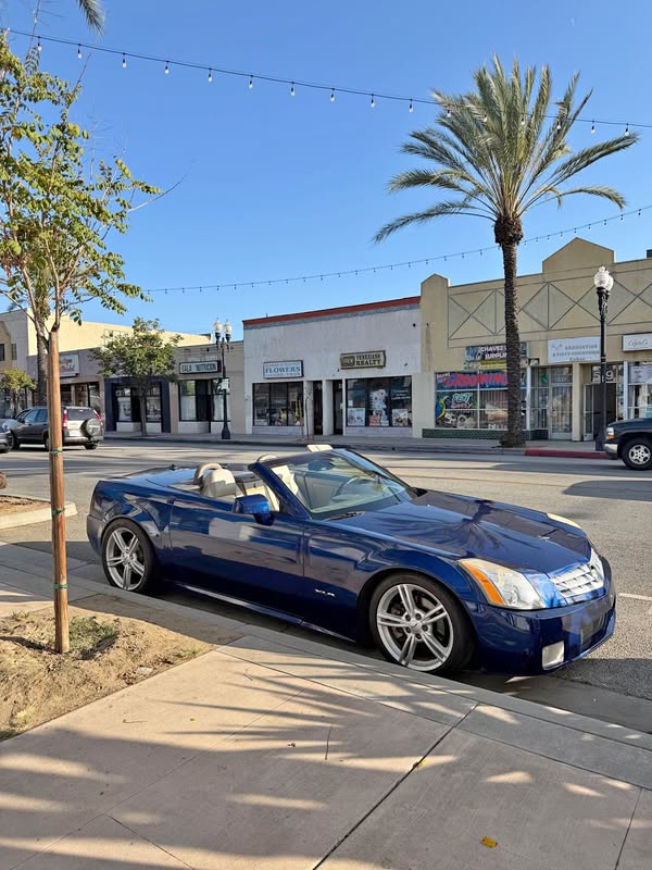 2004 Cadillac XLR - Convertible 2D