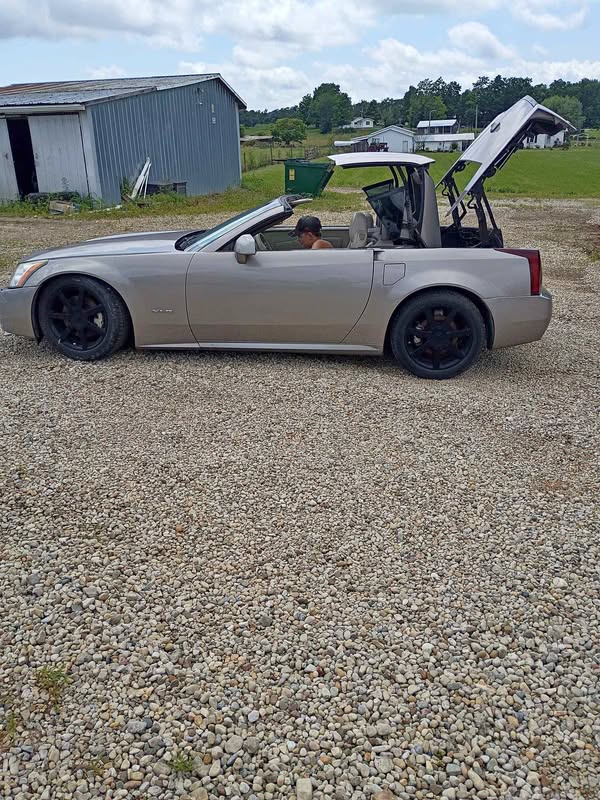 2004 Cadillac XLR - Convertible 2D