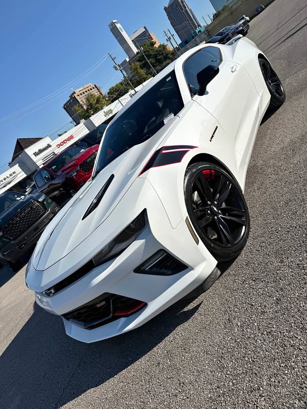 2018 Chevrolet Camaro - Deportivo