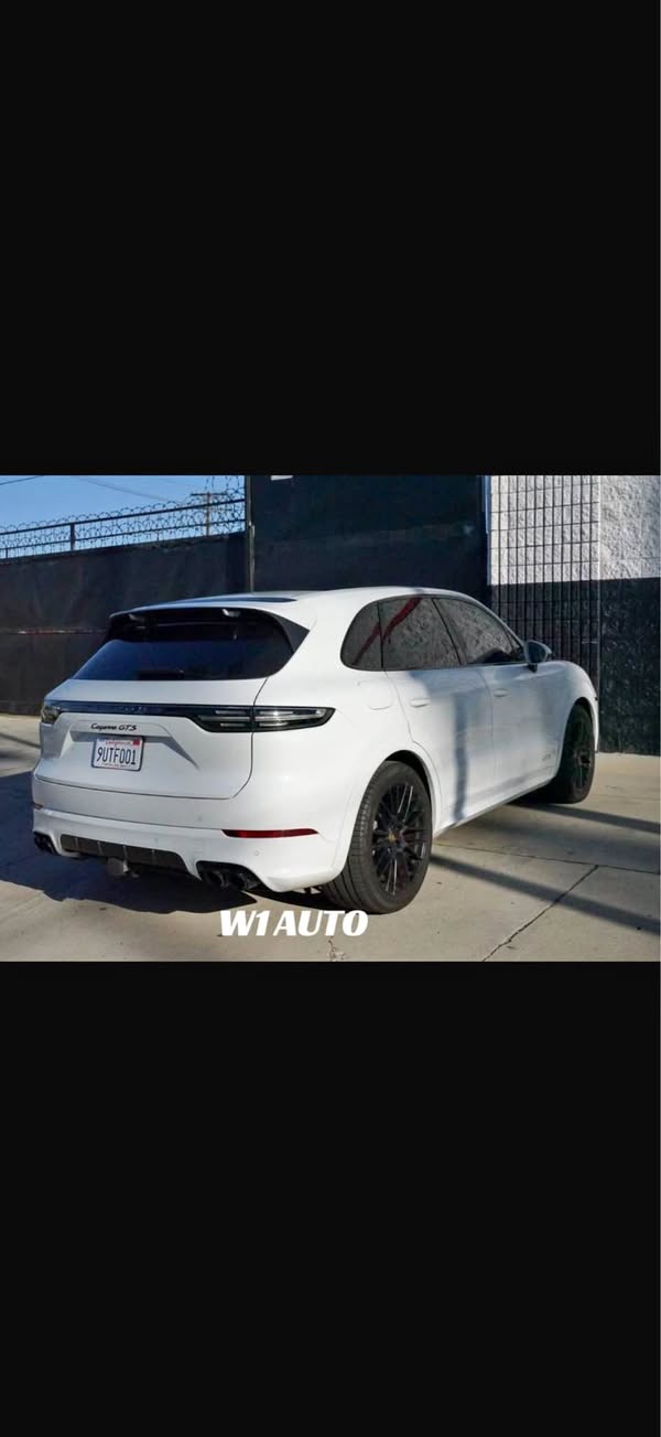 2022 Porsche Cayenne - GTS Sport Utility 4D