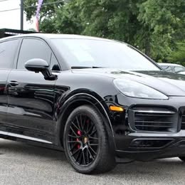 2022 Porsche CAYENNE GTS AWD 4.0L ENGINE 453 HP (CLEAN CARFAX!! TRIPLE BLACK!! NAV!! HEATED SEATS!! WE FINANCE!!  WE SHIP NATIONWIDE!!).