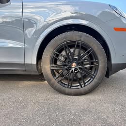2025 Porsche CAYENNE