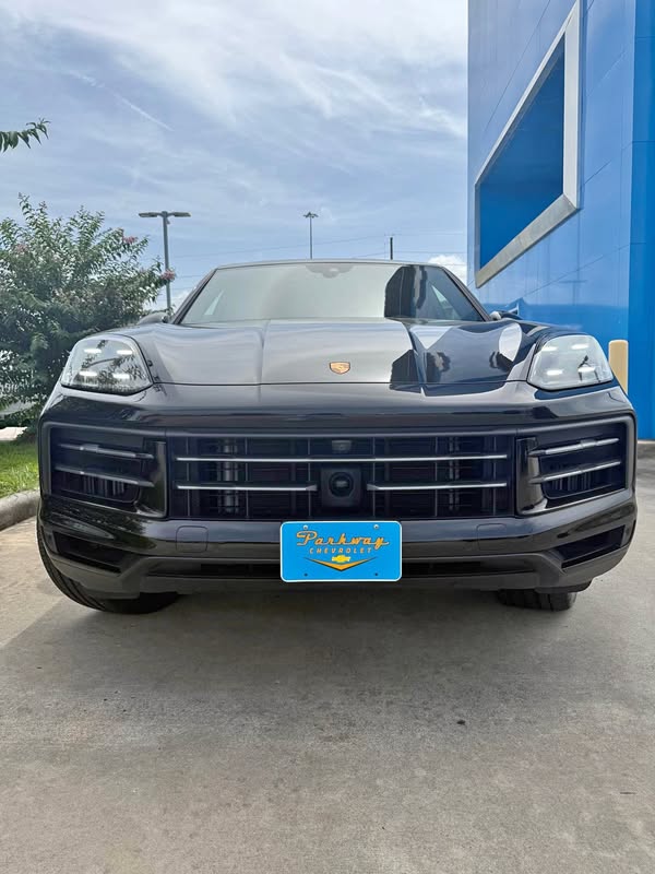 2025 Porsche Cayenne - Base