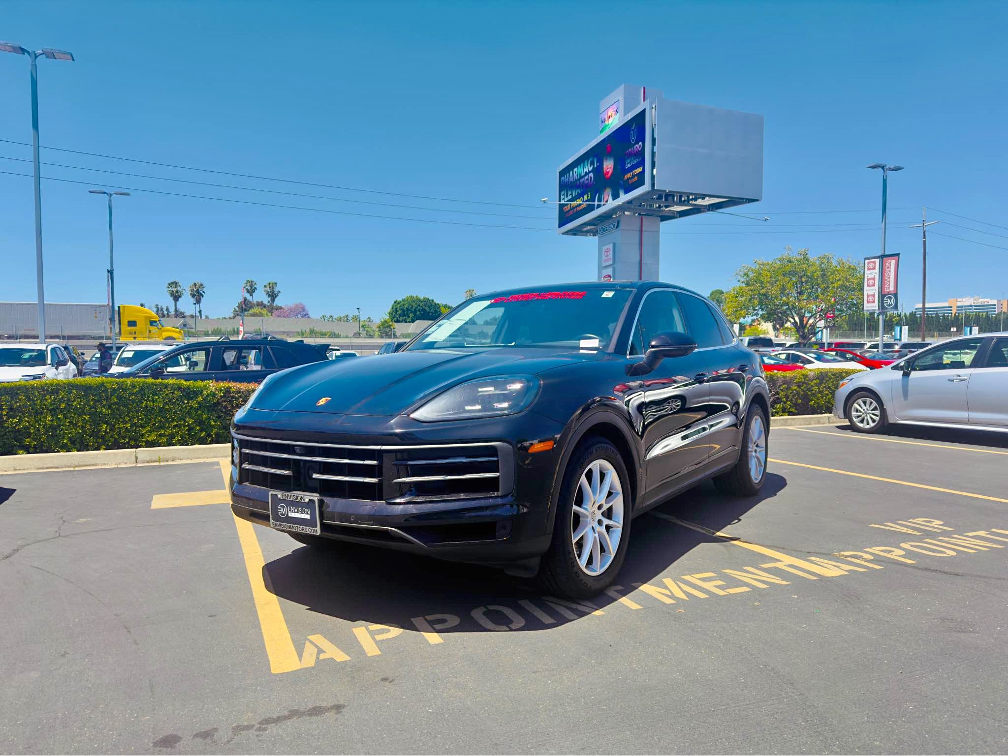 2024 Porsche Cayenne - AWD