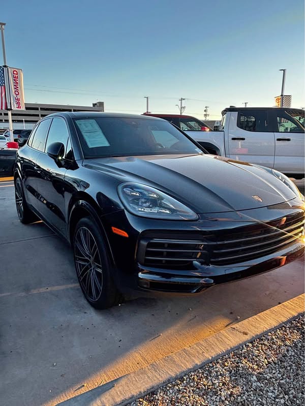 2022 Porsche Cayenne - Base