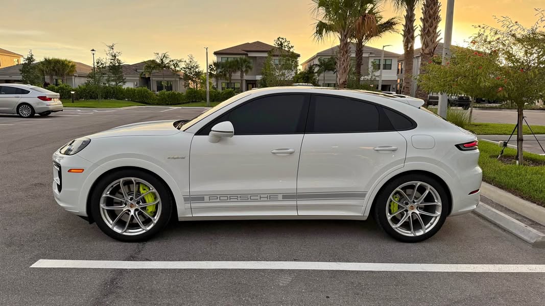 2024 Porsche Porsche Cayenne Coupe - S E-Hybrid