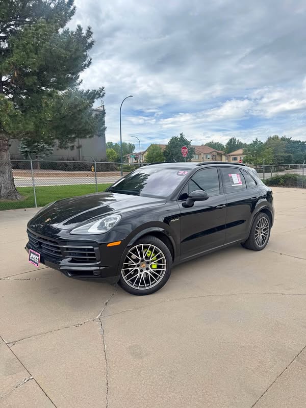 2023 Porsche Cayenne - E-Hybrid Platinum Edition Sport Utility 4D