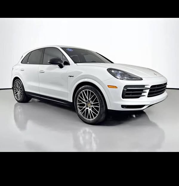 2022 Porsche Cayenne - E-Hybrid Sport Utility 4D