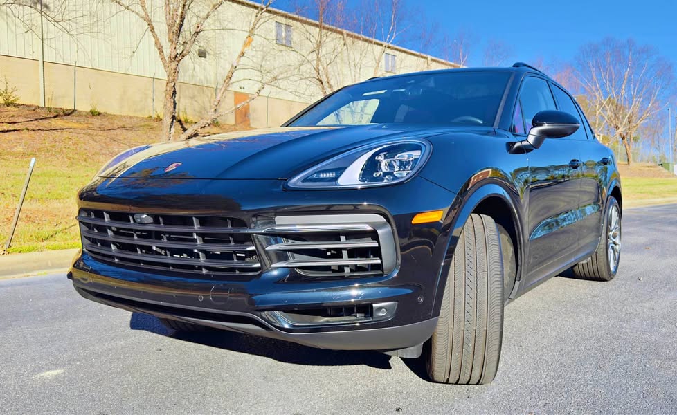 2023 Porsche Cayenne - Platinum Edition Sport Utility 4D