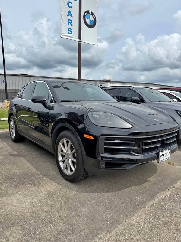 2024 Porsche Cayenne - Base