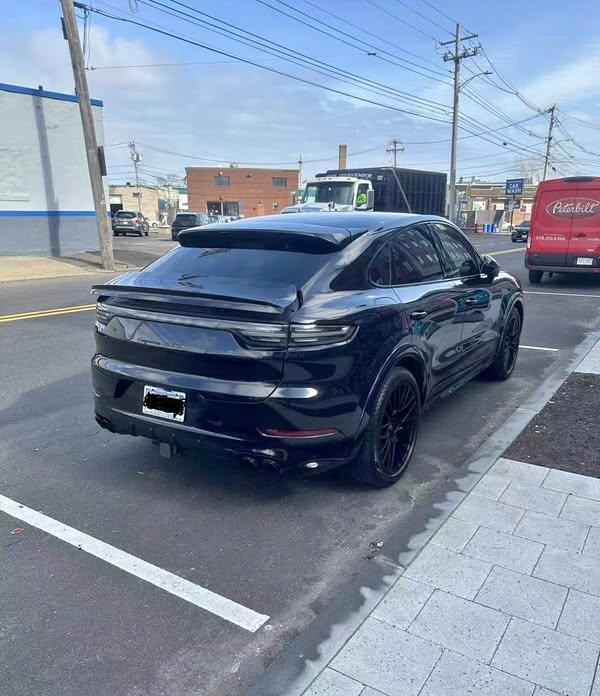2022 Porsche cayenne coupe gts