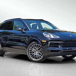 2022 Porsche  Cayenne w\/ Premium Package