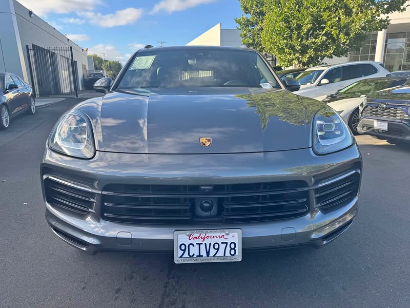 2022 Porsche Cayenne - AWD