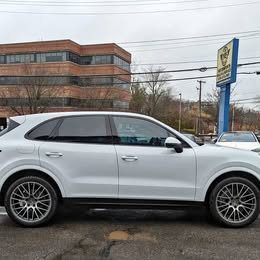 2023 Porsche Cayenne Platinum Edition