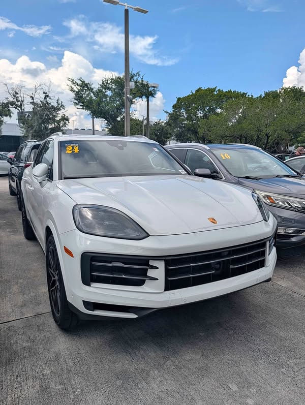 2024 Porsche Cayenne - Base