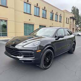 2023 Porsche cayenne platinum edition
