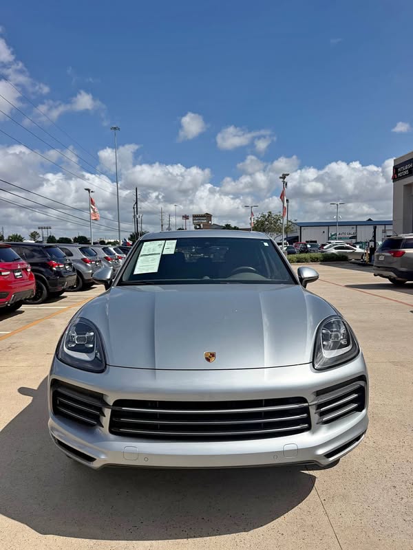 2022 Porsche Cayenne - Platinum