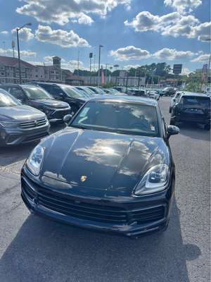 2022 Porsche Cayenne - Base