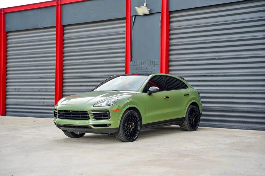 2022 Porsche Cayenne - Sport Utility 4D