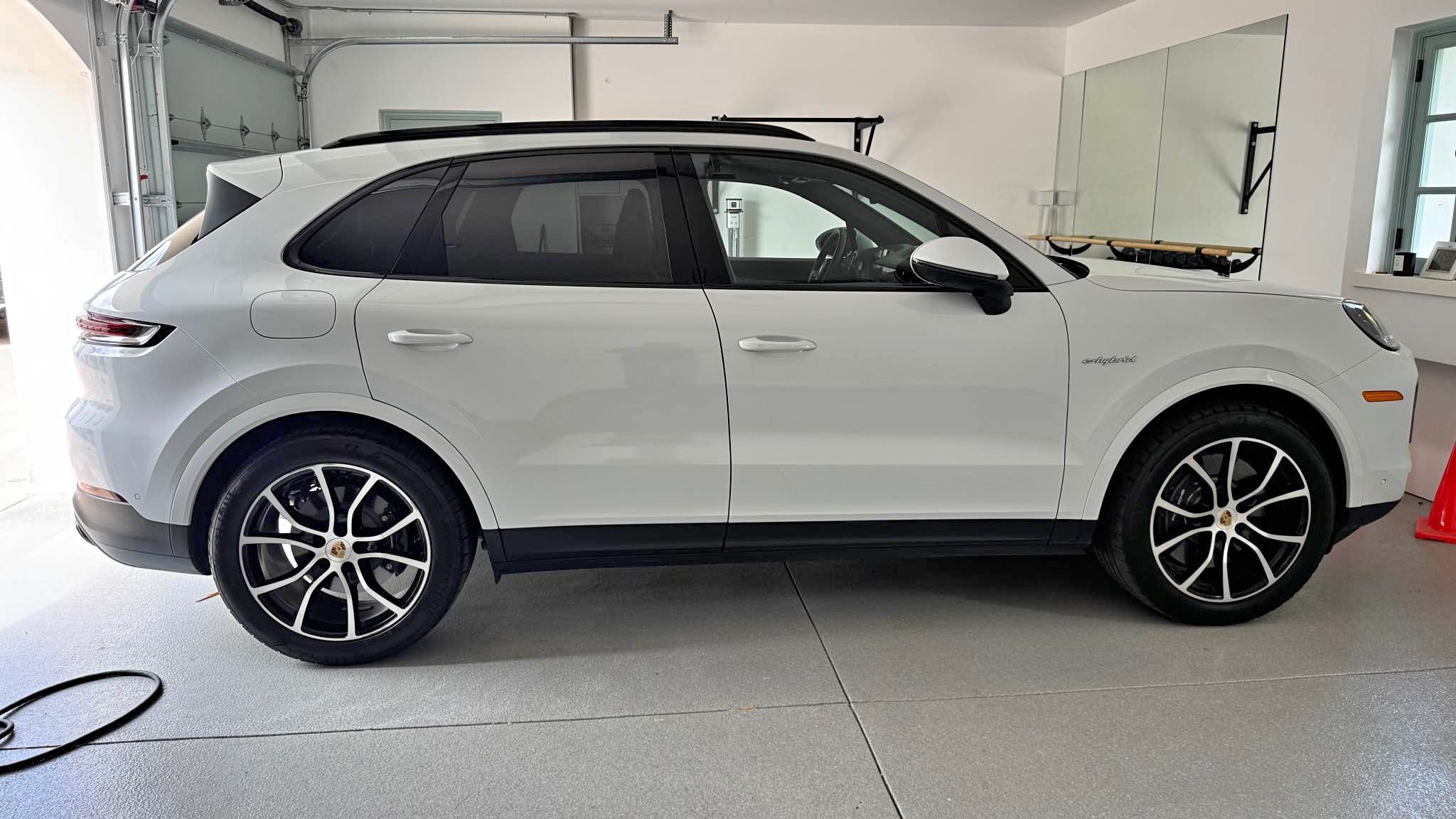 2024 Porsche Cayenne - E-Hybrid Sport Utility 4D