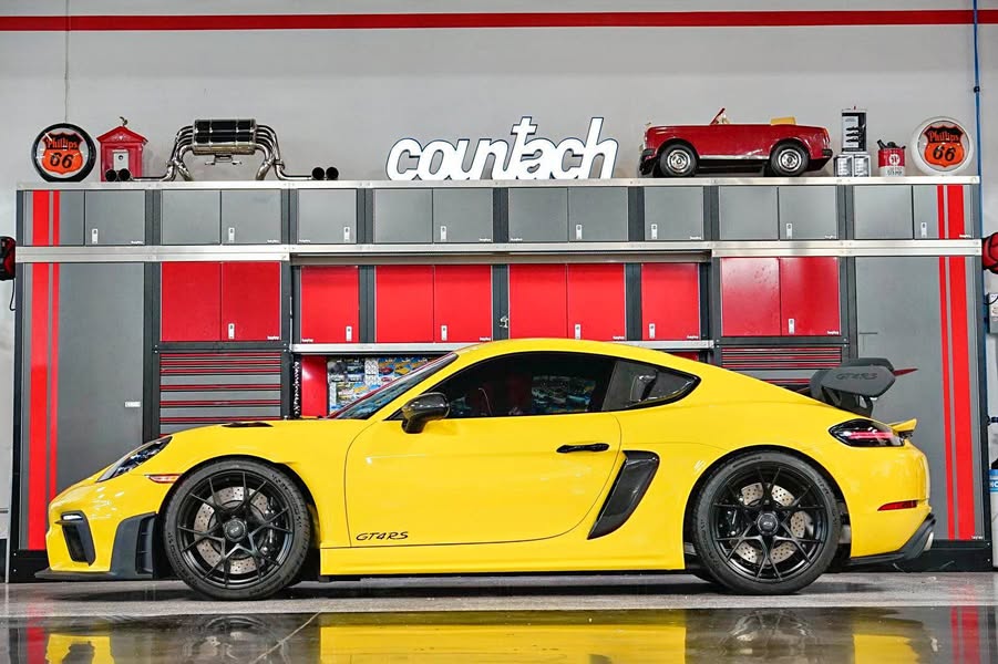 2023 Porsche 718 Cayman - GT4 RS COUPE RWD