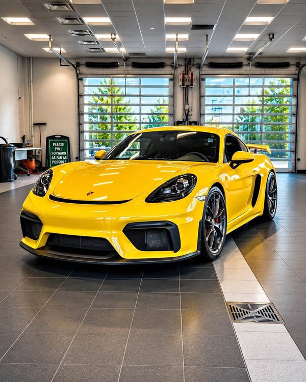 2020 Porsche 718 Cayman - GT4 Coupe 2D