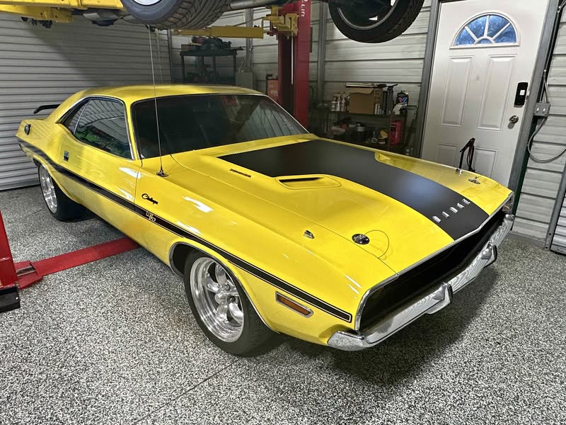 1970 Dodge Challenger - R\/T Coupe 2D
