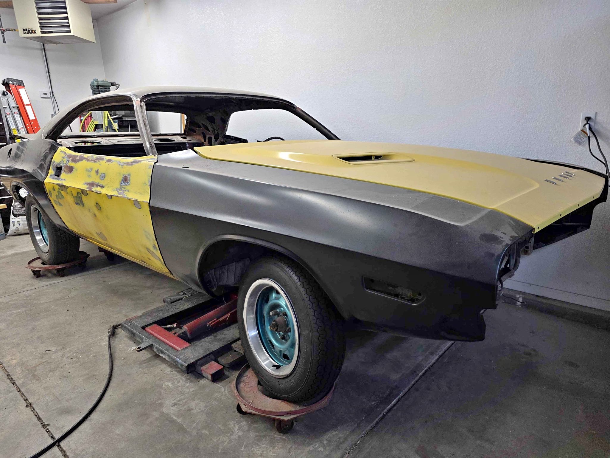 1970 Dodge Challenger - Coupe 2D