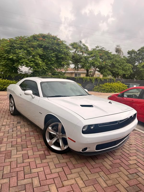 2017 Dodge Challenger - V8 RT Hemi