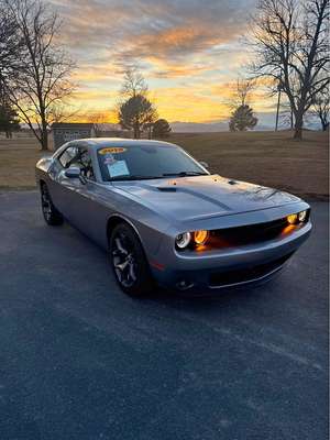 2018 Dodge Challenger - SXT